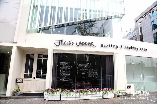 Kafe Gaul Milik Selebriti