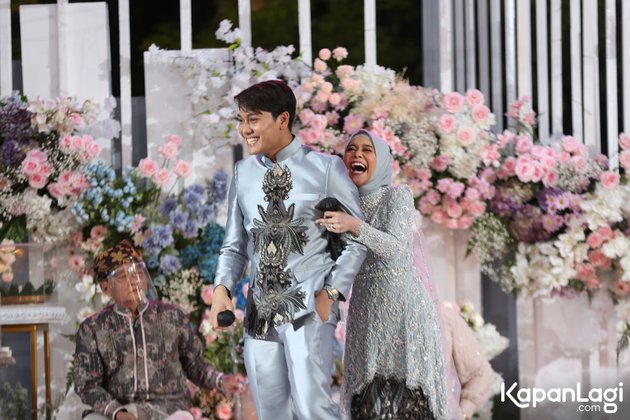 A Series of Unique Moments at Rizky Billar and Lesti's 'Takdir Cinta' Engagement, Filled with Laughter and Tears