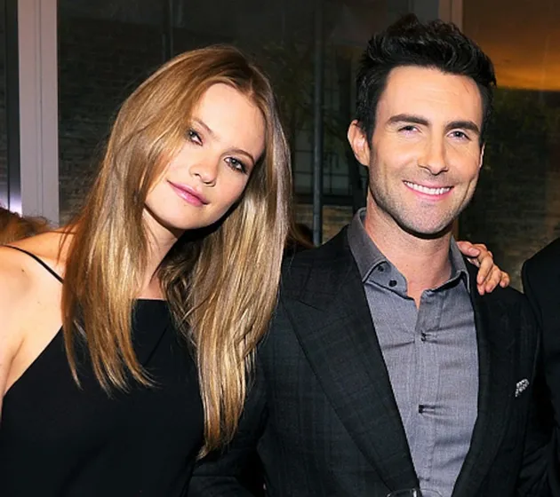Seperti cinta Behati Prinsloo kepada pria paling seksi ini, Adam Levine. Jalani hubungan serius, kini mereka bahagia setelah menikah.