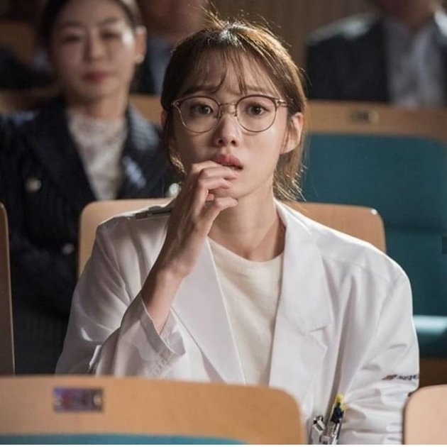 A Series of Portraits of Ahn Hyo Seop and Lee Sung Kyung as Doctors in 'ROMANTIC DOCTOR KIM 2'