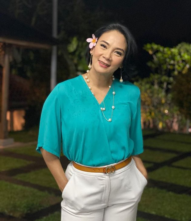 A Series of Glamorous Photos of Dian Nitami Wearing Luxury Jewelry, the Star of 'BUKU HARIAN SEORANG ISTRI' Looks Even More Glowing!