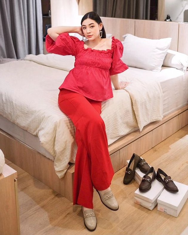 A Series of Pictures of Patricia Devina's Maternity Style Showing a Visible Baby Bump, Beautiful and Glowing Young Mom-to-be!