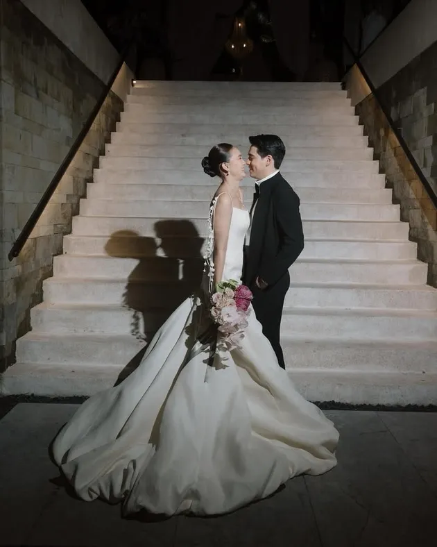 Potret Mesra Luna Maya dan Maxime Bouttier saat Resepsi Kedua