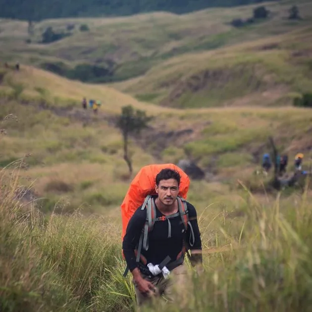 traveling, menjelajah, seleb yang suka traveling