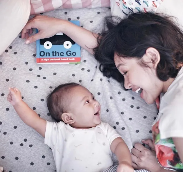 Sederet Seleb Indonesia Ini Lahirkan Anak Pertama di Tahun 2017!