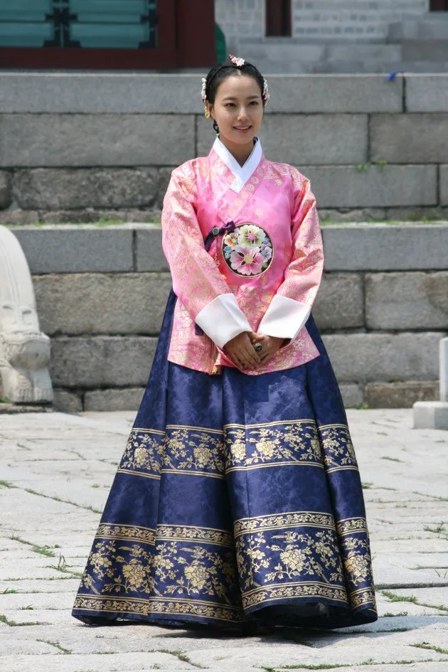 Seleb Korea Ber-Hanbok