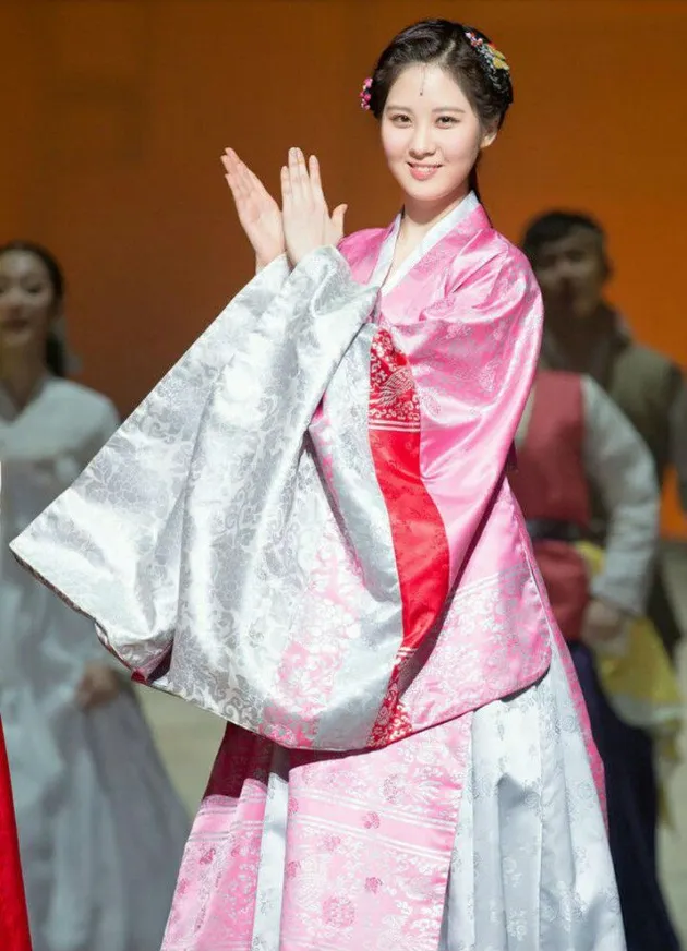 Seleb Korea Ber-Hanbok