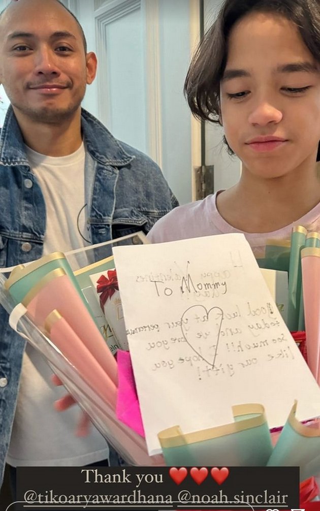 A Series of Celebrities Celebrate Valentine's Day Amidst the 2024 Election, Marshanda and Nindy Ayunda Receive Flowers from New Boyfriend?