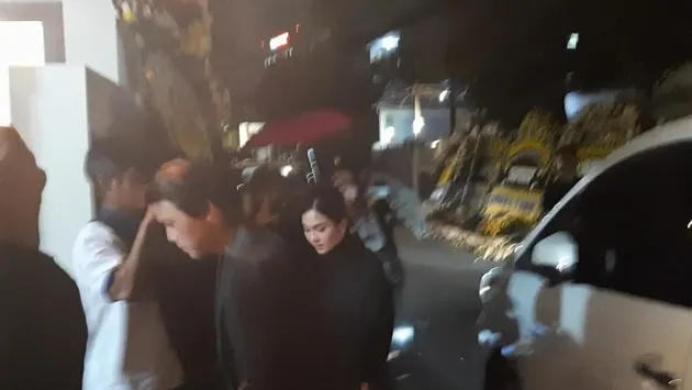 Syahrini dan Reino Barack