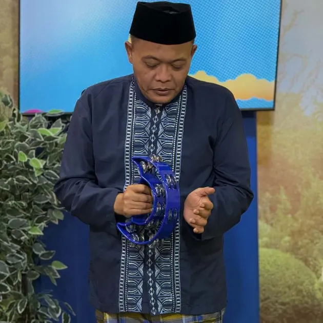 Sule pakai baju koko