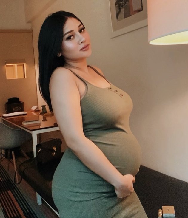 Soon Giving Birth to First Child, These 9 Beautiful Celebrities Will Become Young Moms in 2020