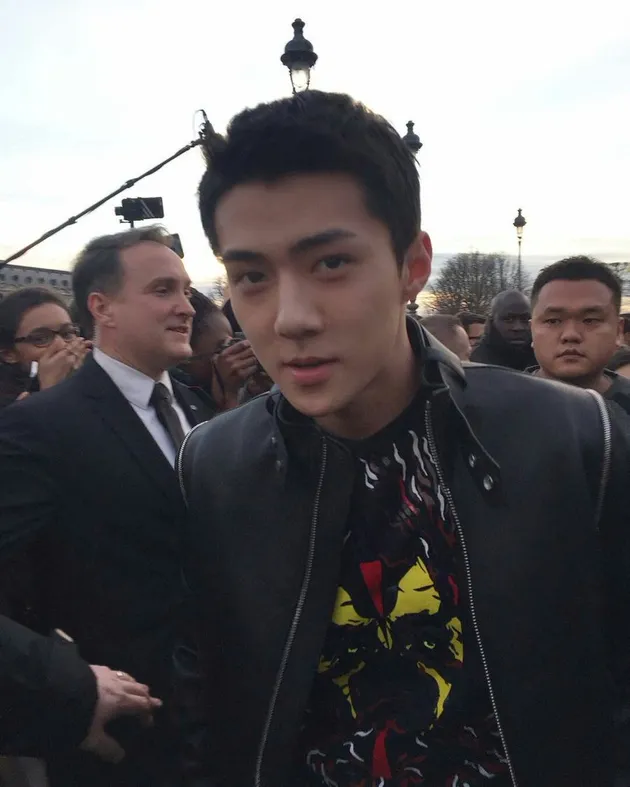 Sehun EXO in Louis Vuitton Fashion Show