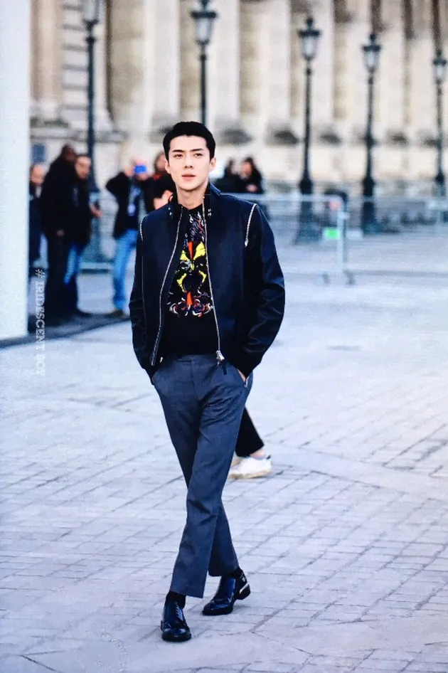 Sehun EXO in Louis Vuitton Fashion Show