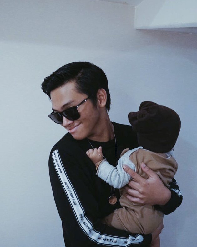 Besides Handsome and Having Many Female Fans, These 9 Young Celebrities Capture Moments When Taking Care of Babies, Is Your Idol Included?