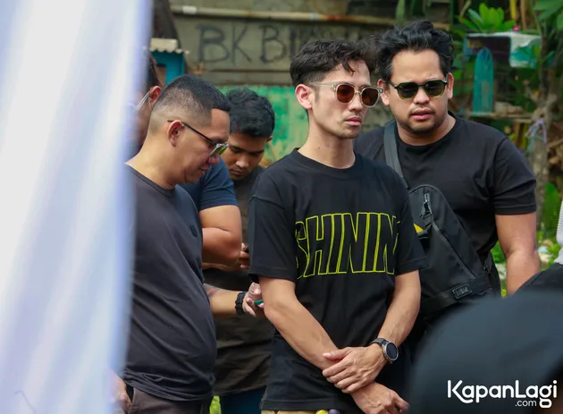 Artis yang Melayat di Pemakaman Ibu Jeje Govinda