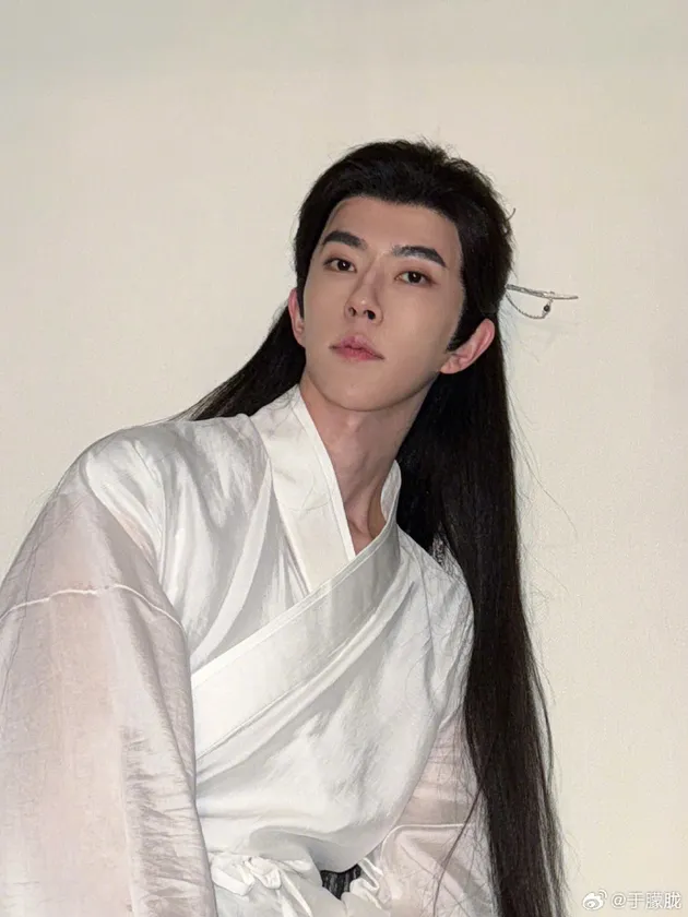 Yu Menglong Pakai Hanfu