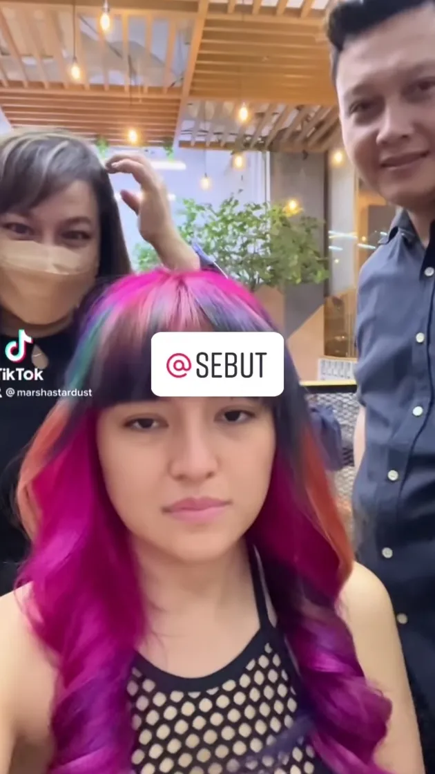 rambut Marshanda warna-warni