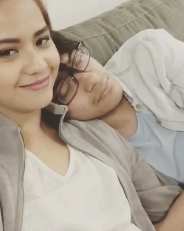 Mytha Lestari dan pacar