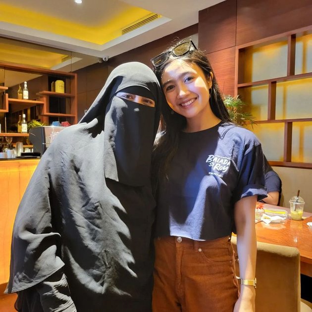 Praised as a Role Model Mother, Ummi Pipik Surprises Abidzar Al Ghifari during the 'BALADA SI ROY' Promotion