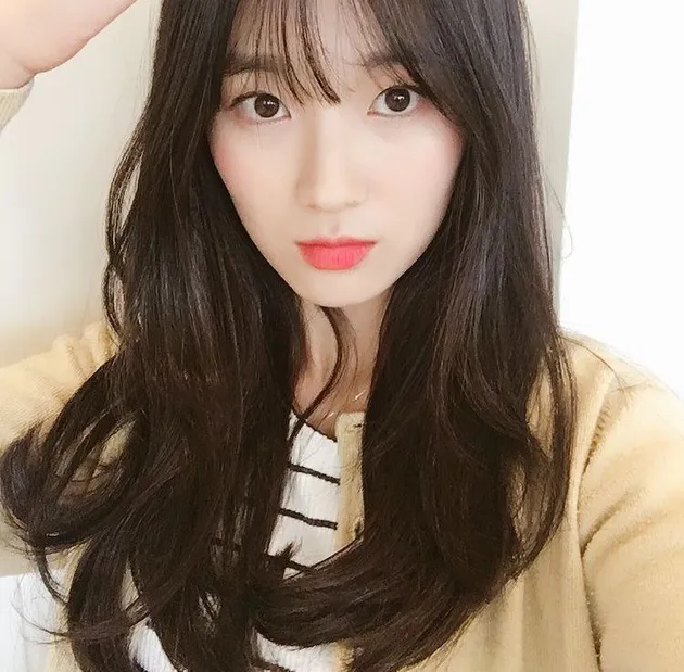 Foto Kim Hye Yoon Dari Rambut Panjang Hingga Pendek Berponi
