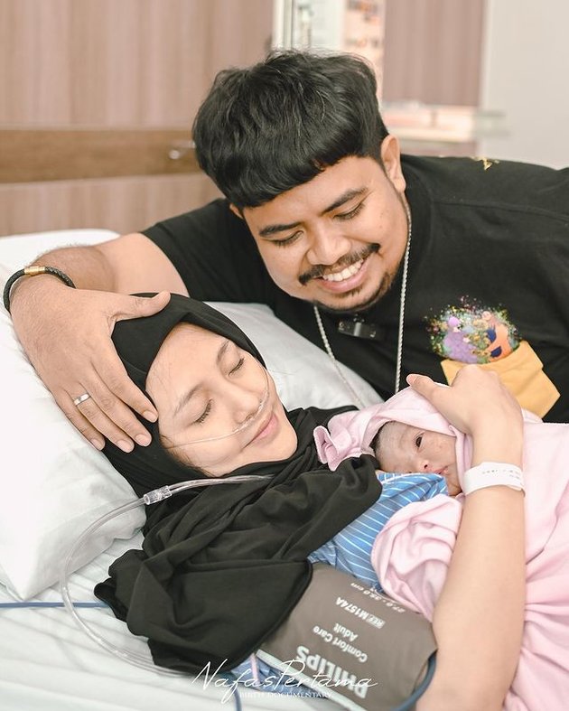Happy Father's Day! 8 Emotional Moments of Artists Accompanying Their Wives Welcoming Their Baby - Latest Atta Halilintar