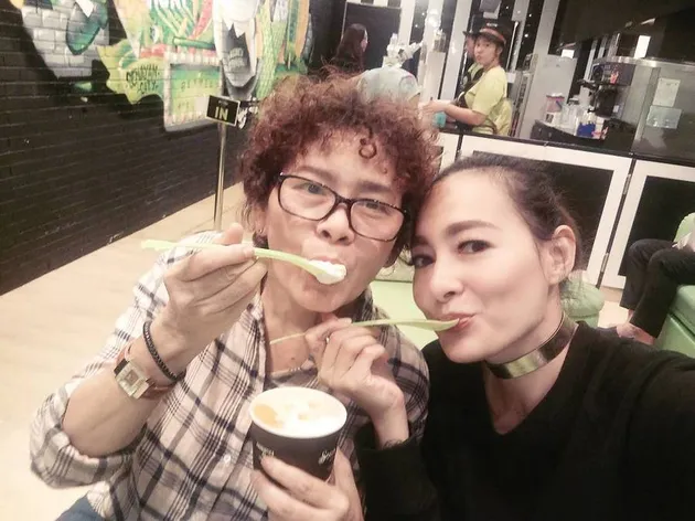 hari ibu, sophia latjuba, angel karamoy
