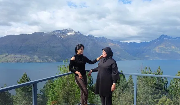 hari ibu, sophia latjuba, angel karamoy