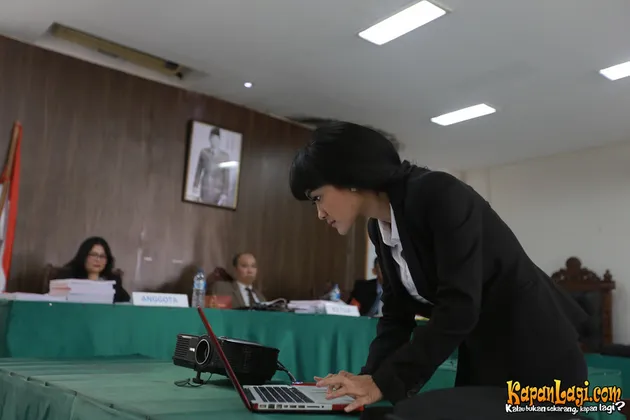 Jupe lulus kuliah