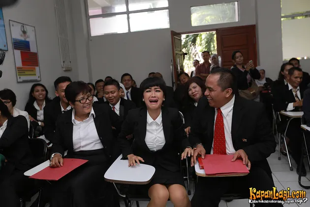 Jupe lulus kuliah
