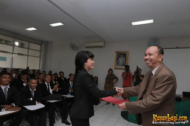 Jupe lulus kuliah