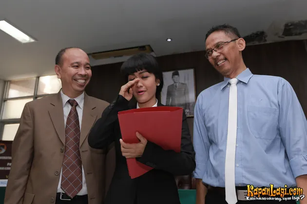 Jupe lulus kuliah