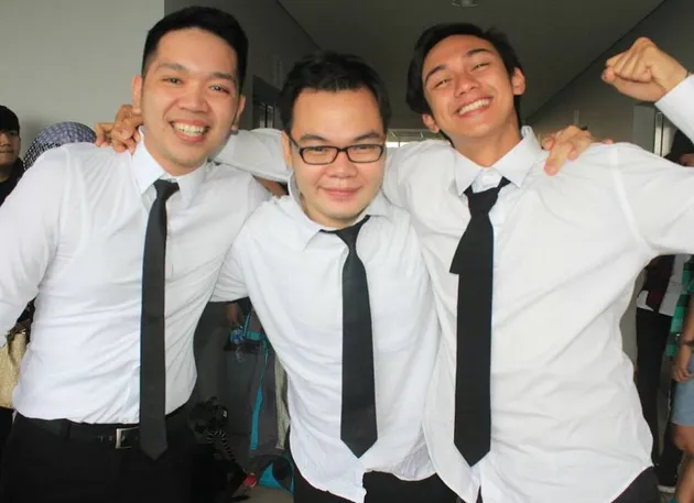 Hito Lulus Kuliah
