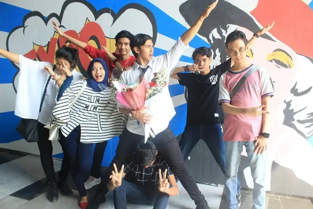 Hito Lulus Kuliah