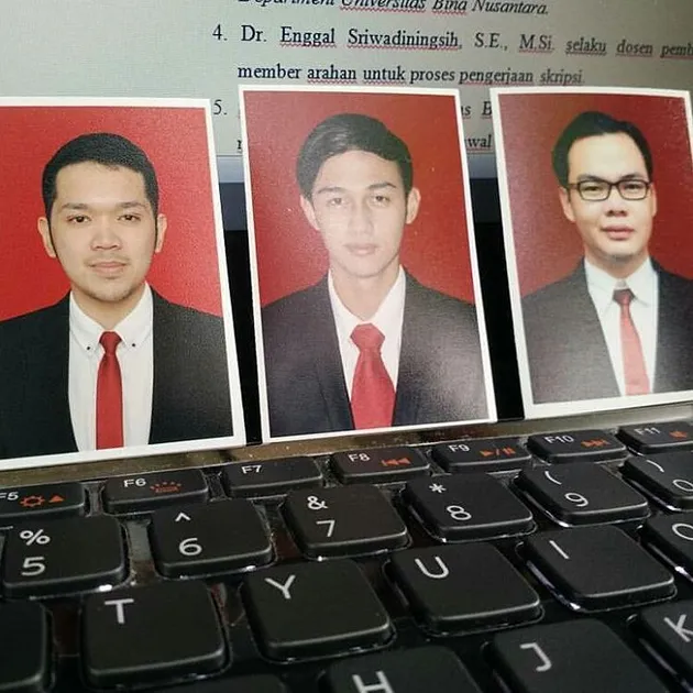 Hito Lulus Kuliah