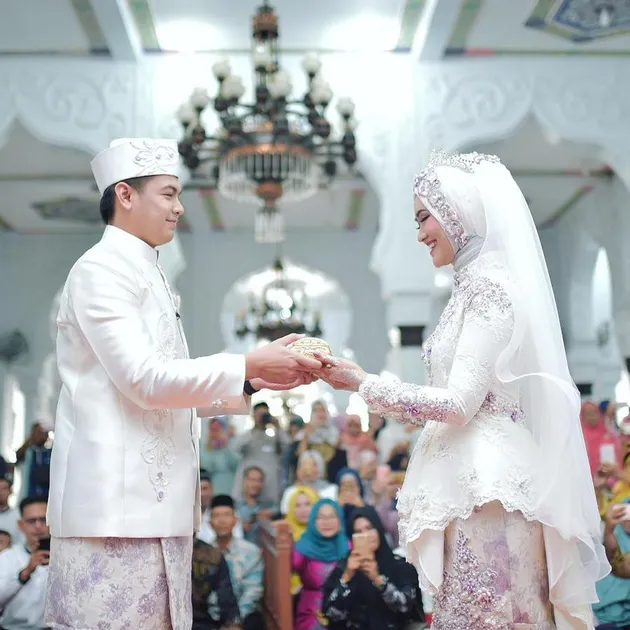 tommy kurniawan, pernikahan tommy kurniawan, tommy kurniawan menikah dengan pramugari