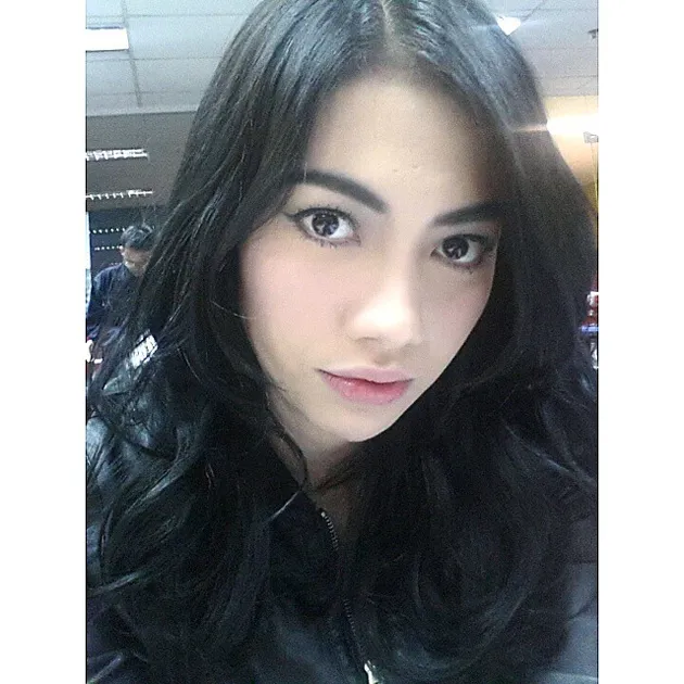SELAMI PESONA KEZIA, ADIK ANGEL KARAMOY YANG SECANTIK