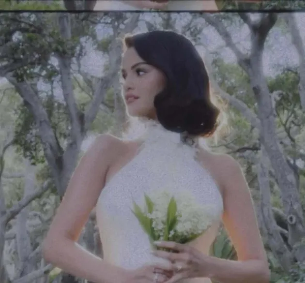 Harga Perhiasan Selena Gomez
