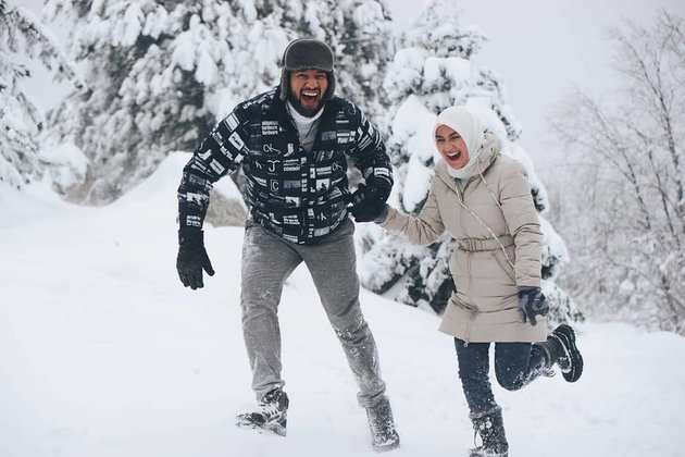 Finished Umrah, Irish Bella and Ammar Zoni Immediately Go on Vacation to Turkey, Happy Playing in the Snow Like Honeymoon Again