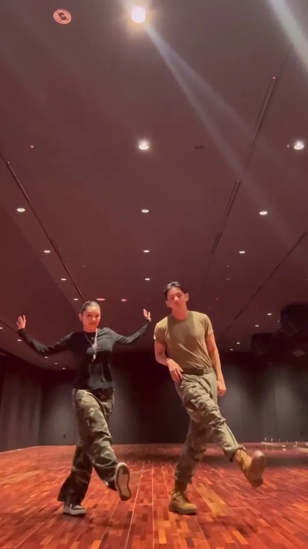 V BTS dance bareng Leejung Lee