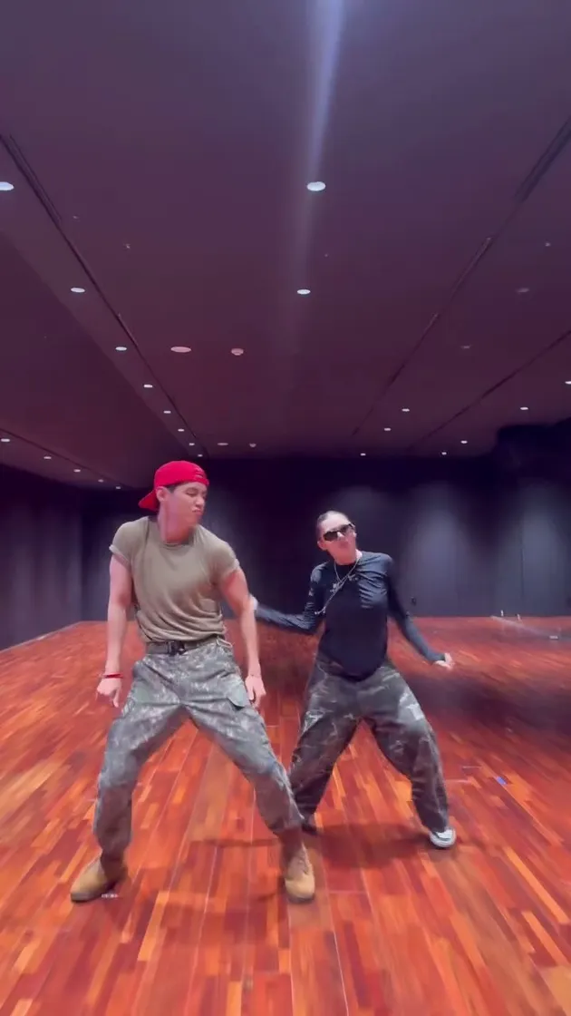 V BTS dance bareng Leejung Lee