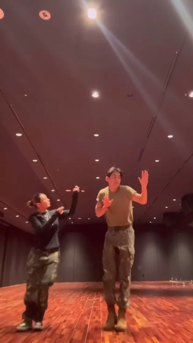 V BTS dance bareng Leejung Lee