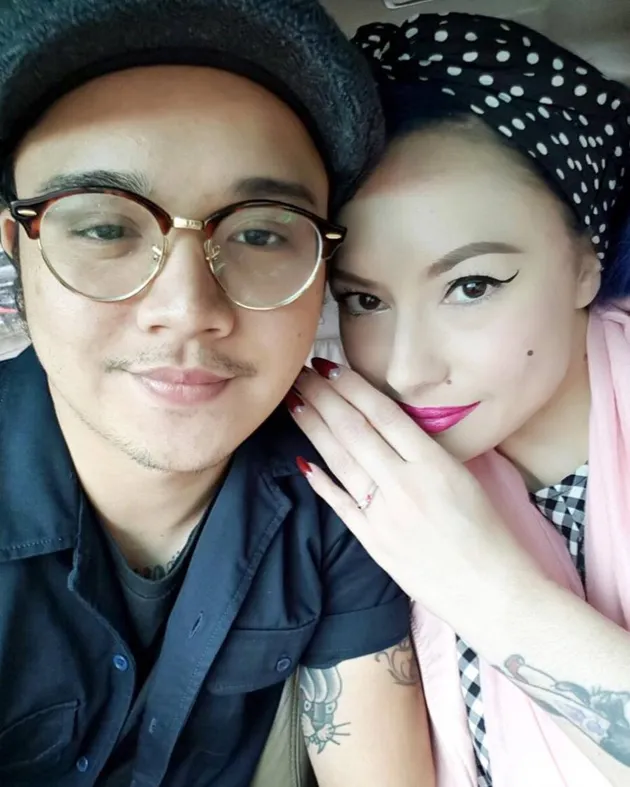 selfgoal, selebriti menikah