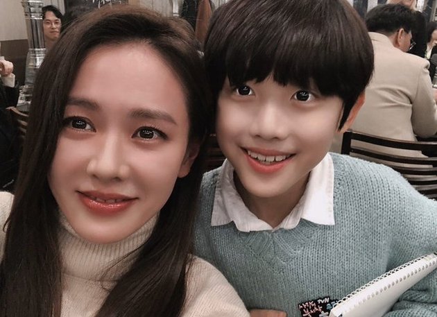 Selfie Close with the Stars of 'Crash Landing on You', So Sweet with Hyun Bin and Son Ye Jin