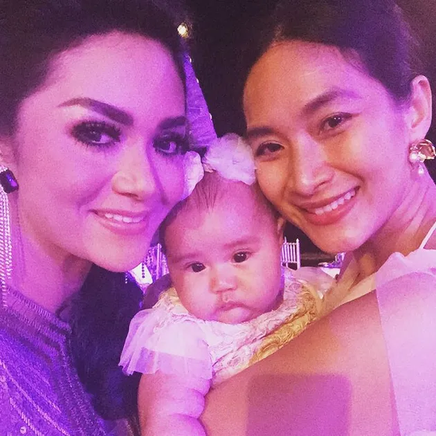 Selfie Attack Krisdayanti