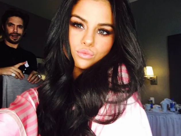 Selfie Cantik &amp; Hot Selena Gomez
