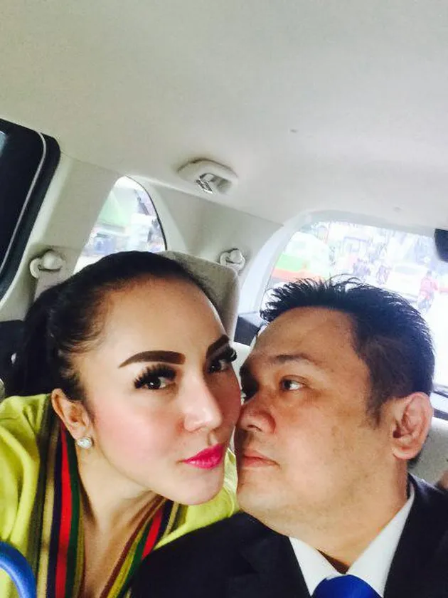 Farhat Abbas dan Regina