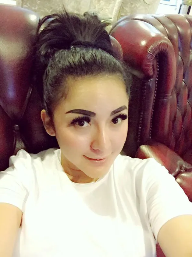 Farhat Abbas dan Regina