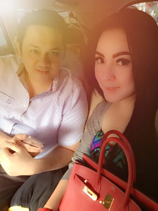 Farhat Abbas dan Regina