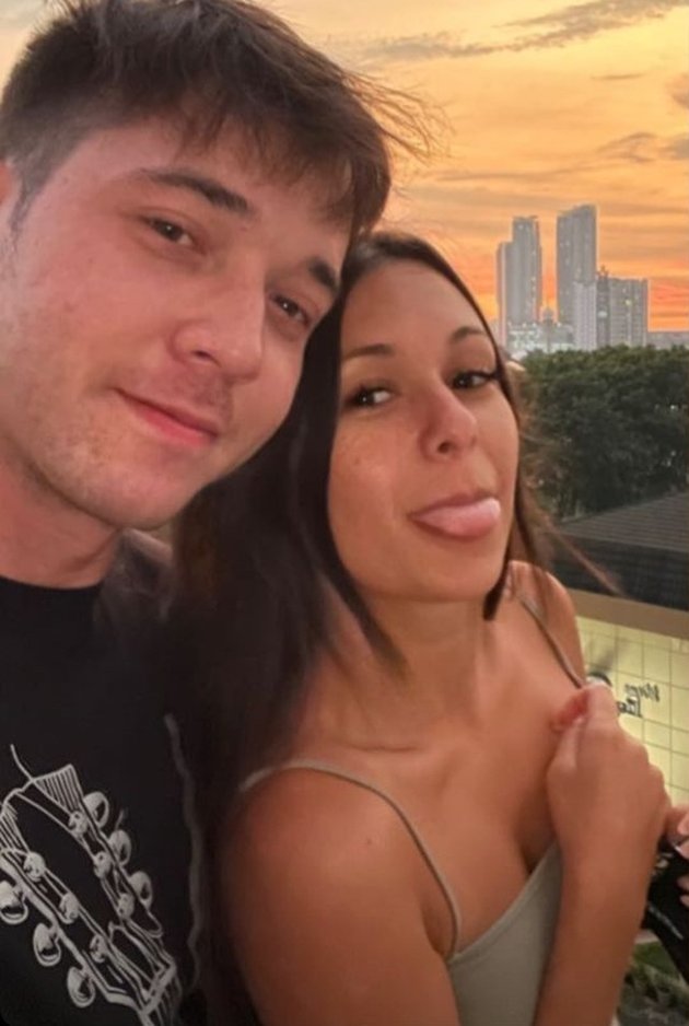 Despite Being Criticized, 8 Photos of Stefan William and His Foreign Girlfriend who Stick Together Like Stamps - Always Affectionate Even Though Rarely Displayed in Public