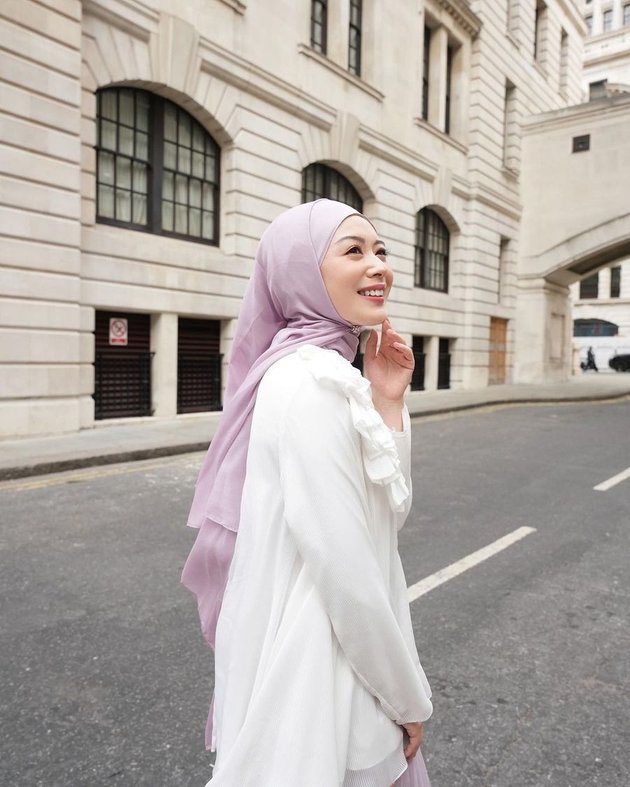 Once Caused a Stir After Not Wearing a Hijab, Check Out Ayana Moon's Beautiful Style That Can Inspire You During Eid